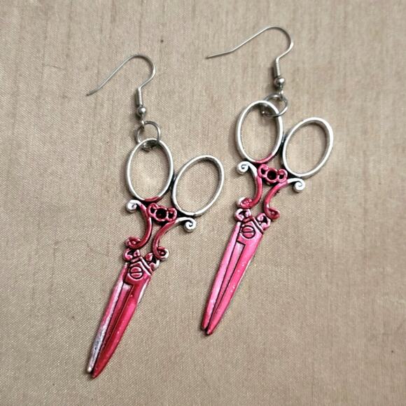 Bloody scissors creepy hook earrings - Picture 1 of 2